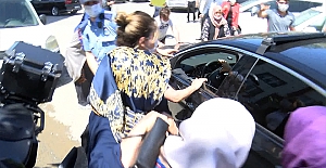 Ekrem İmamoğlu'na protesto, konvoydaki araçlara vurdular!