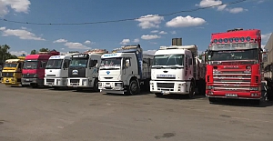 Günlerdir yük indirmeyi bekleyen kamyoncunun gözü 1 Haziran'da..