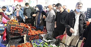 Semt pazarlarında sosyal mesafe unutuluyor