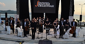 Amfi tiyatroda klasik müzik akşamı