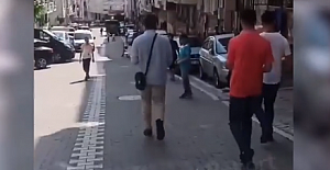 Aşı karşıtları İstanbul'da bildiri dağıttı