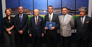 Fenerbahçe'de Ali Koç mazbatasını aldı