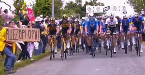 Fransa Bisiklet Turu'nda açtığı pankart, zincirleme kazaya neden oldu