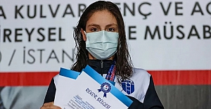 Avrupa rekoru kıran yüzücümüz Merve Tuncel gençlerde Avrupa şampiyonu oldu