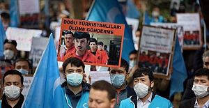 Doğu Türkistanlı aktivistlerden Mısır İstanbul Başkonsolosluğu önünde protesto
