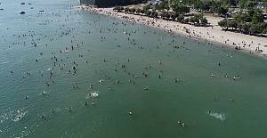 Sakarya’da panik! Denize giren 32 kişinin vücudu kızardı hastanelik oldu