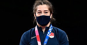 TRT spikerinden milli sporcuya skandal ifade