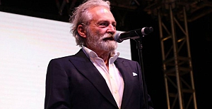 Altın Koza'da Onur Ödülü alan Haluk Bilginer: Eğri zamanlarda dik duranlara selâm olsun