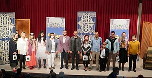 Bölge tiyatrosu izleyenleri kahkahaya boğdu