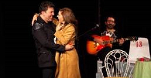 Emre Kınay ve Evrim Alasya’nın "İki Bekar" Oyunu