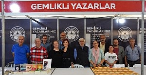 Gemlikli yazarlar okurlarla buluştu