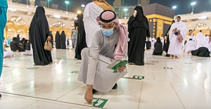 Kabe'de sosyal mesafesiz ilk namaz