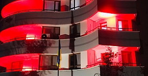 Ukrayna'nın Ankara Büyükelçiliği 29 Ekim için kırmızı beyaza büründü
