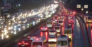 Yağmurla birlikte İstanbul trafiğinde yine çileli yoğunluk