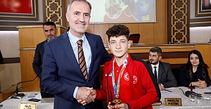 Dünya Şampiyonu İnegöl Belediye Meclisi'nde