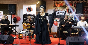 Ünlü Özbek popçu Şahsenem tekrar sahnede