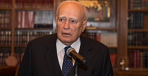 Yunanistan'ın eski Cumhurbaşkanı Papulyas öldü