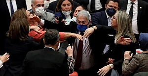 Yüz karası görüntüler: Meclis'te yine kavga çıktı