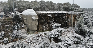Antalya'da 29 yıl sonra bir ilk! Lapa lapa kar yağdı, turizm kenti beyaza büründü
