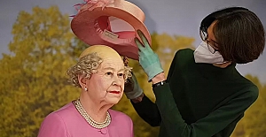 Balmumu müzesinde yıllık temizlik: Kraliçe Elizabeth'in 'keli göründü'