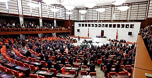 Öğretmenlere "rütbe" getiren kanun Meclis'te kabul edildi