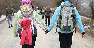 Sevgiyle yürüdüler