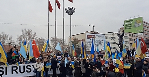 Ulus meydanında Ukrayna'ya destek amaçlı basın açıklaması ve protesto etkinliği