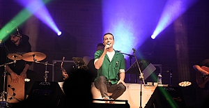 Oğuzhan Koç Akustik Konseri İzmir'i büyüledi
