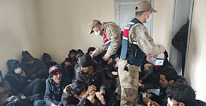 TIR'ın dorsesinde 88 göçmen yakalandı