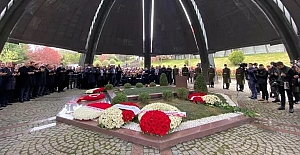 8. Cumhurbaşkanı Turgut Özal, vefatının 29'uncu yılında mezarı başında anıldı