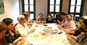 İpek böceği kozaları bahar çiçeklerine dönüştü