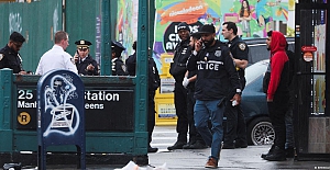 New York metrosunda silahlı saldırı: 13 yaralı