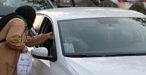 Trafikte kalan sürücülere iftariyelik ikramı