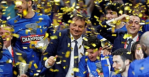 Ergin Ataman: "Tüm Türk halkına armağan olsun. Şampiyon olduk. Tarih yazdık"