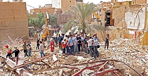 İran’da çöken bina, hükümet karşıtı protestoları alevlendirdi