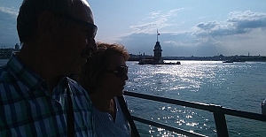 Şair Dermani yazdı: "Gülce Edebiyat Akrostik ve Serbest Zincir / Dalgalar Hoş Vurur.."