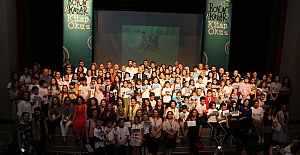 "Boyun Kadar Kitap Oku" etkinliğinde kitap kurtları ödüllendirildi