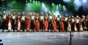 Farklı kültürlerin müzik ve dansları Bursalılarla buluştu