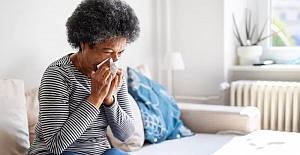 İngiltere'de Covid vakaları yarım milyon arttı