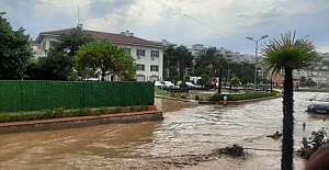 Mudanya'da sel felaketi!  Sokaklar göle döndü, arabalar sürüklendi