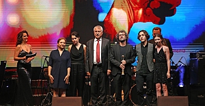 Altın Koza Festivalinde "En İyi Film" ödülünün sahibi "Ela ile Hilmi ve Ali" filmi oldu