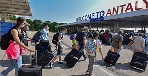 Antalya Valisi: Kente günlük 16-19 bin arası Rus geliyor