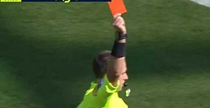 Böylesi görülmedi! 9’uncu saniyede kırmızı kart