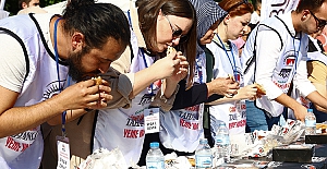 Bursa Gastronomi Festivali'nde en çok yiyenler kazanıyor... 11 tahinli pide 10 altın kazandırdı!