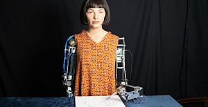 Dünyanın ilk robot ressamı Lordlar Kamarası'nda sorguya çekildi: "Hem tehdit hem de fırsat"