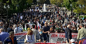 Yunanistan’da sendikalar hayat pahalılığına karşı ücret artışı talebiyle genel greve gitti