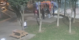 Halkın durumu vahim; Parktaki oturma ünitesini çaldılar.