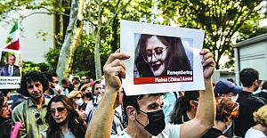 İran’da tartışmalı ahlak polisi feshedildi