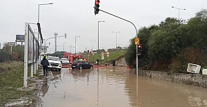 İzmir'de sağanak yağış sel baskınlarına neden oldu