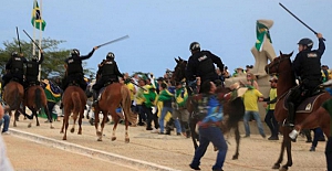 Brezilya'da Bolsonaro'nun destekçileri Kongre ve Yüksek Mahkeme'yi bastı